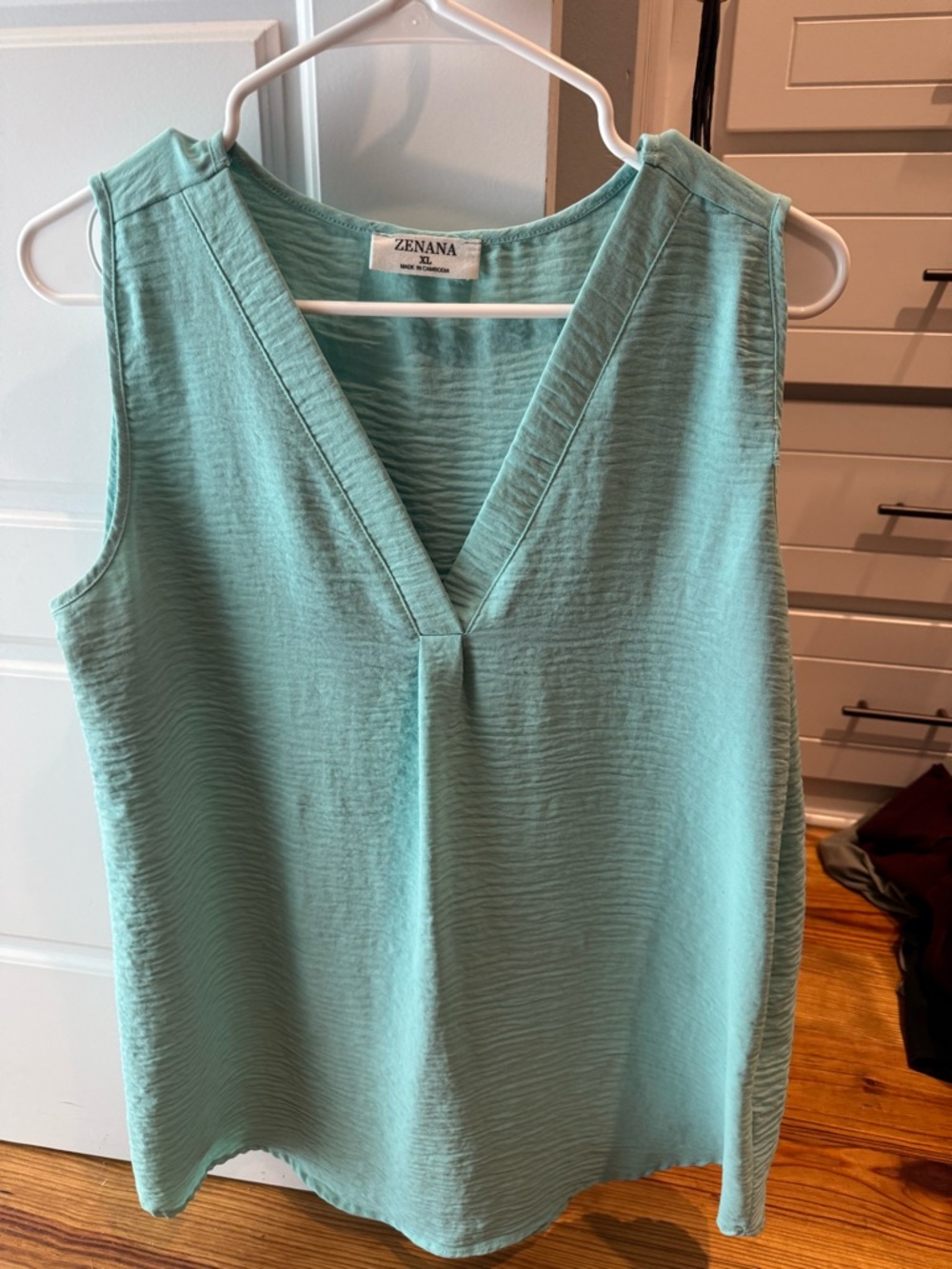 Zenana Sleeveless V-Neck Top in Mint Green